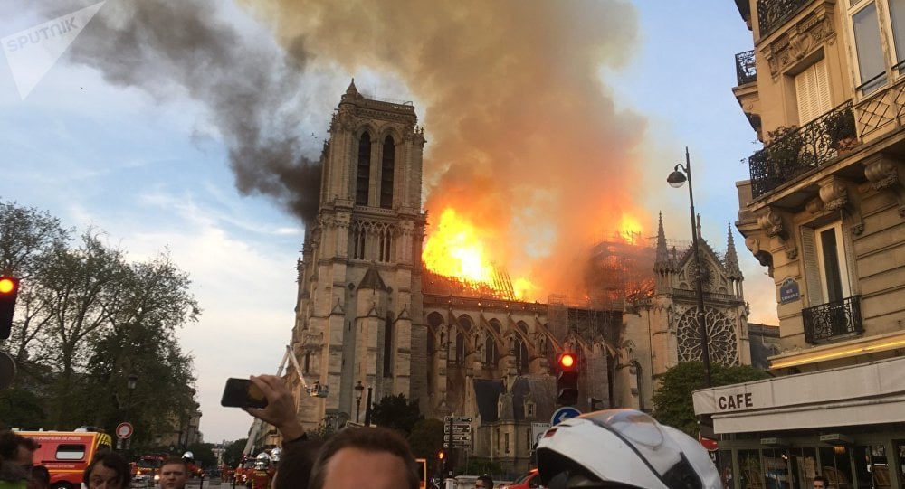 آتش سوزی کلیسای نوتردام