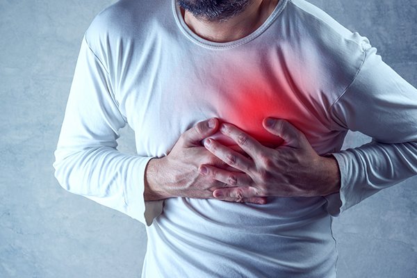  احساس فشار و خفگی در قفسه سینه، مهمترین نشانه بروز حمله قبلی